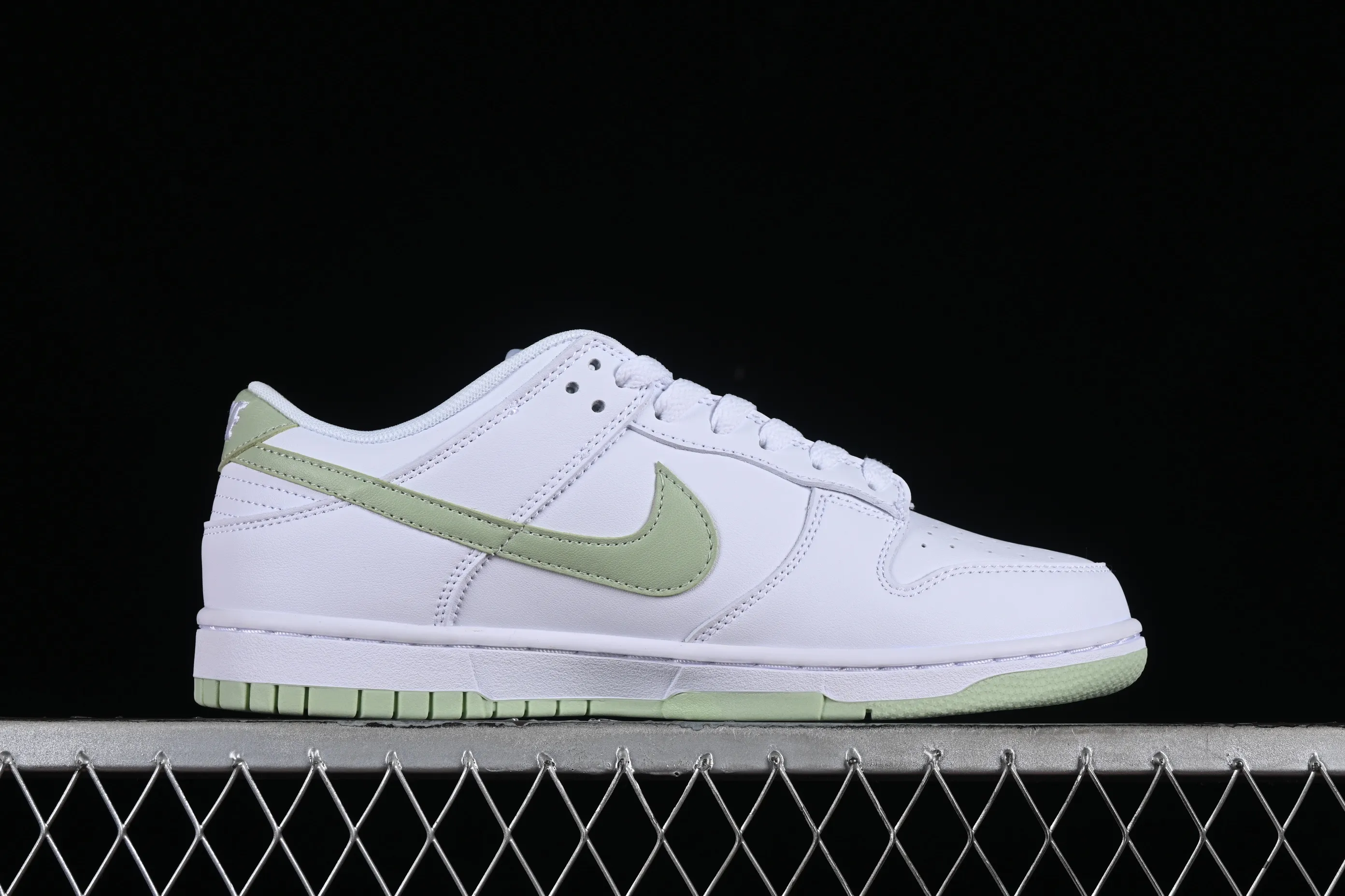 All Categories Nk SB Dunk Series Nk SB Dunk Low Low-top sneakers Nk SB Dunk Low Mint white and green color Low-top casual sports skateboard shoes DV0831-105